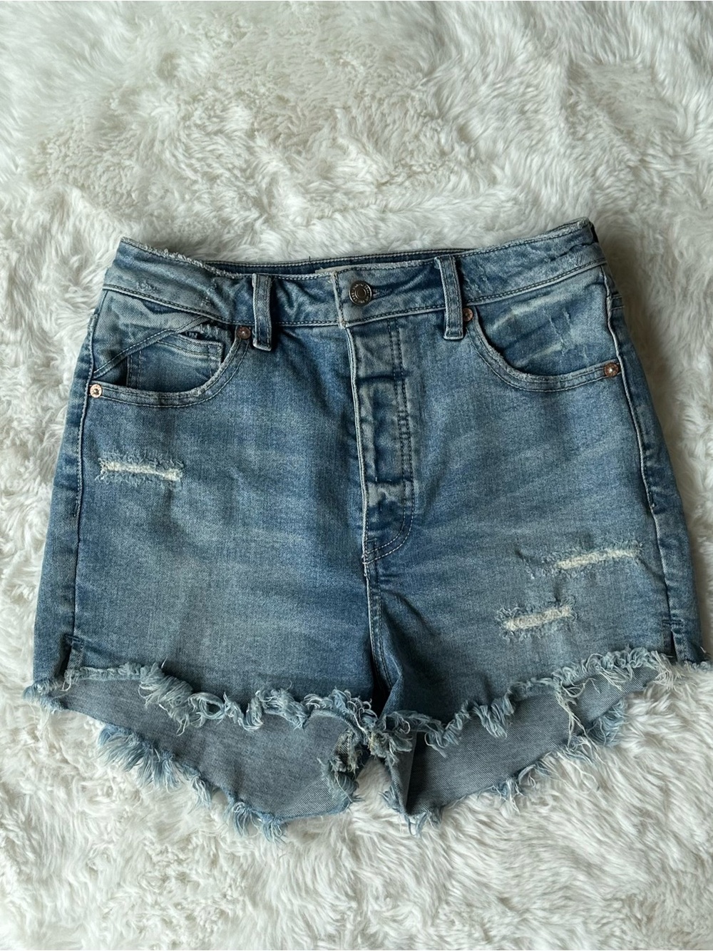 We the Free People Vintage Wash Distressed Jean Shorts - Light Blue 27